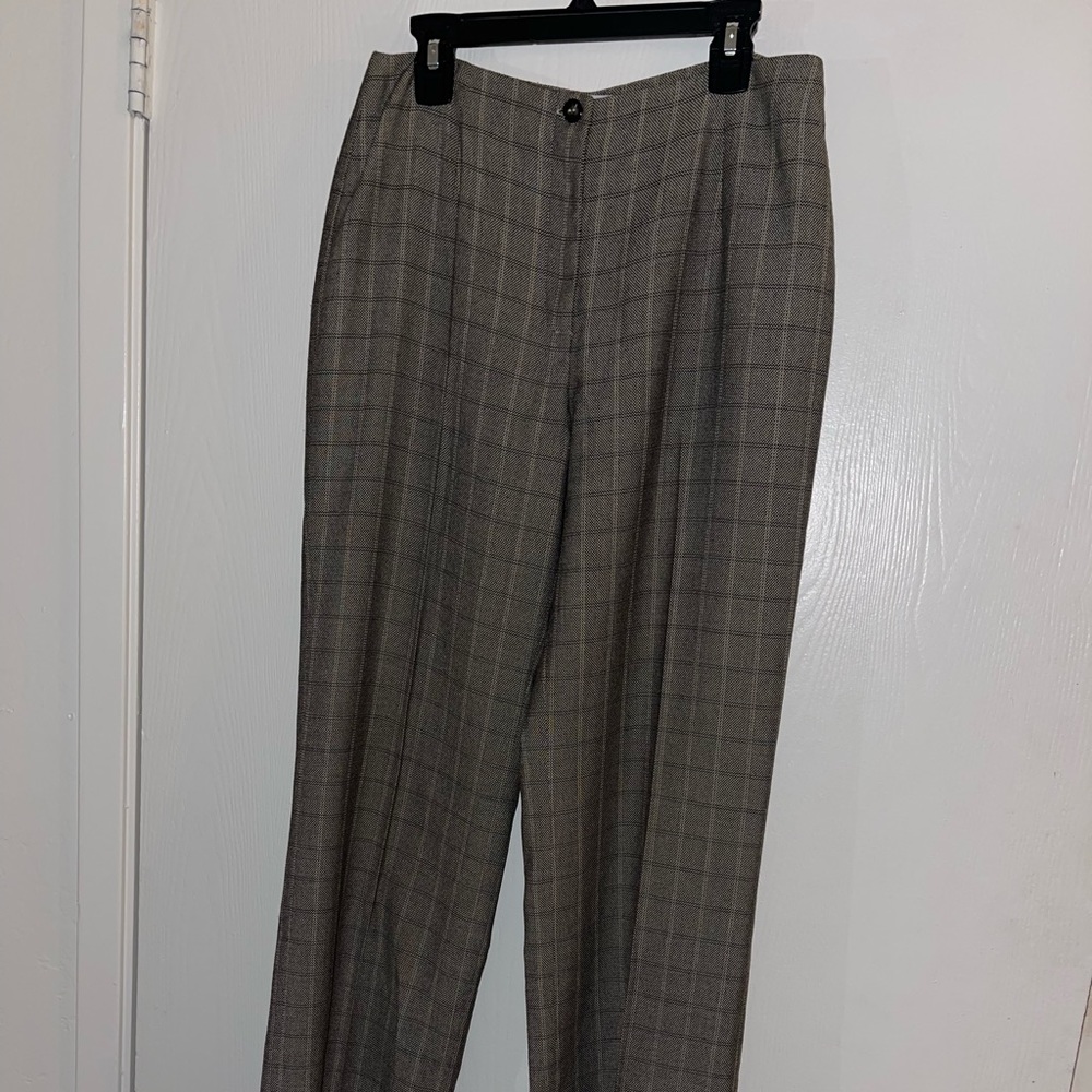 Vintage looking loft size 2 pants, very flattering from behind